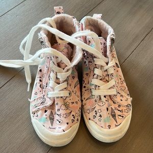 Girls pink sneakers